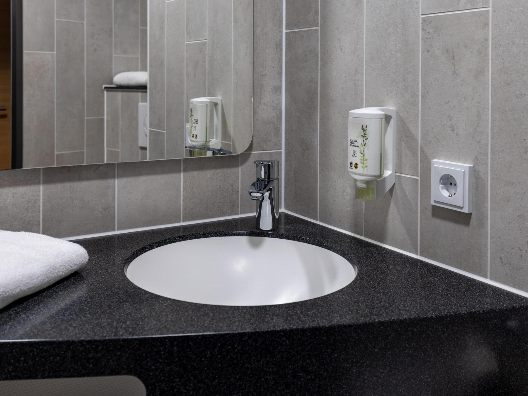 B&B Hotel Idar-Oberstein Bagian luar foto
