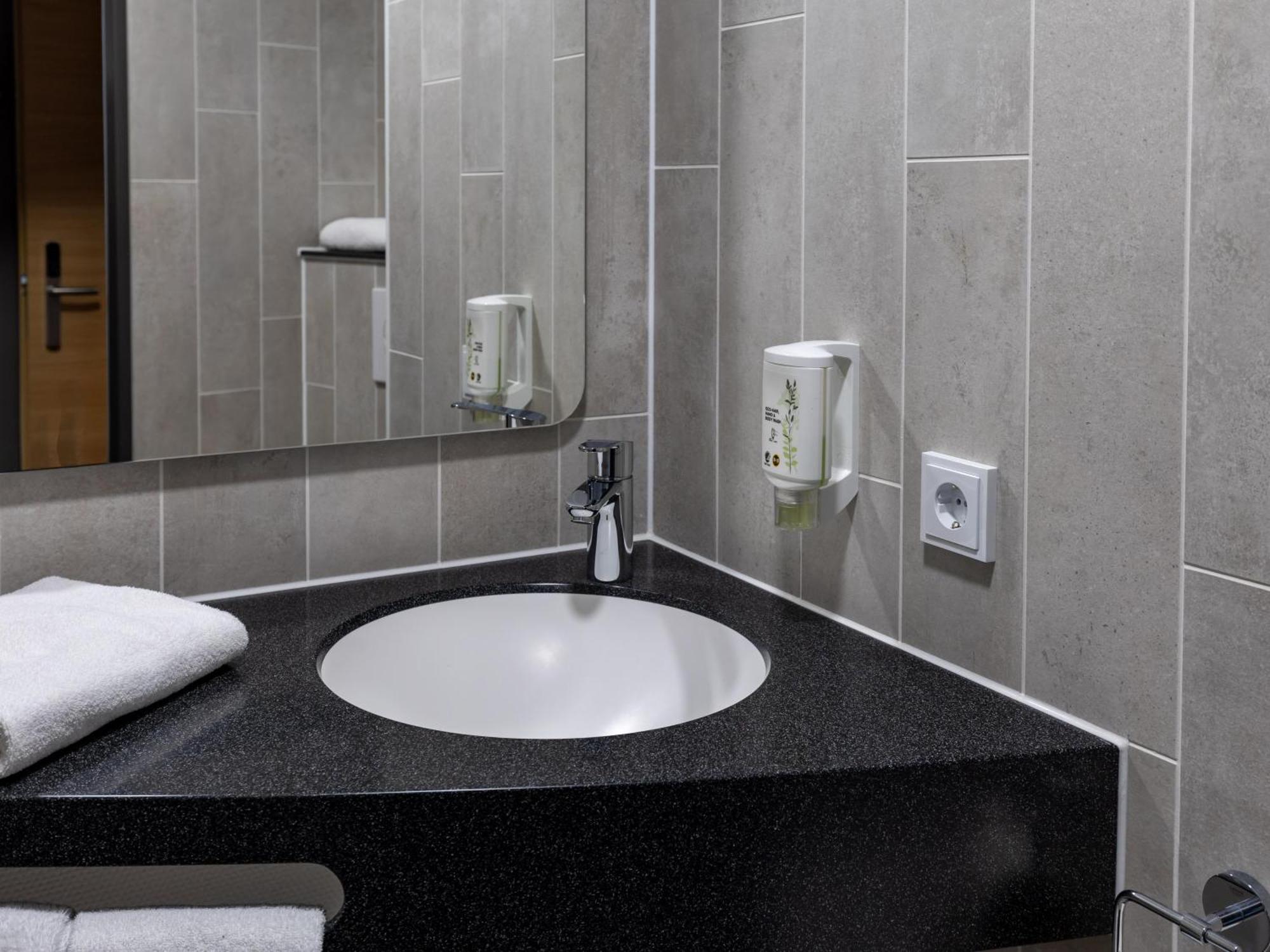 B&B Hotel Idar-Oberstein Bagian luar foto